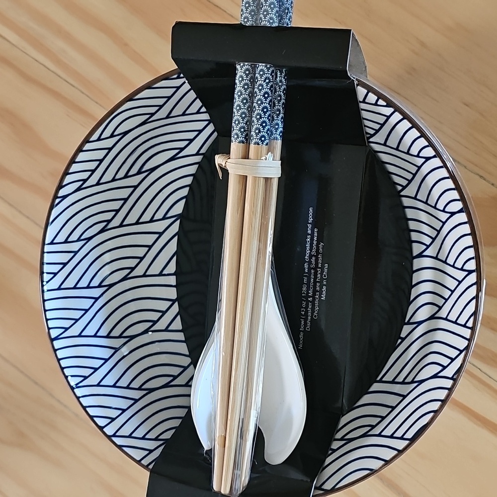SH Home Blue Seigaiha Wave Pattern Ramen Noodle Bowl Chopsticks Spoons Set 8pc
